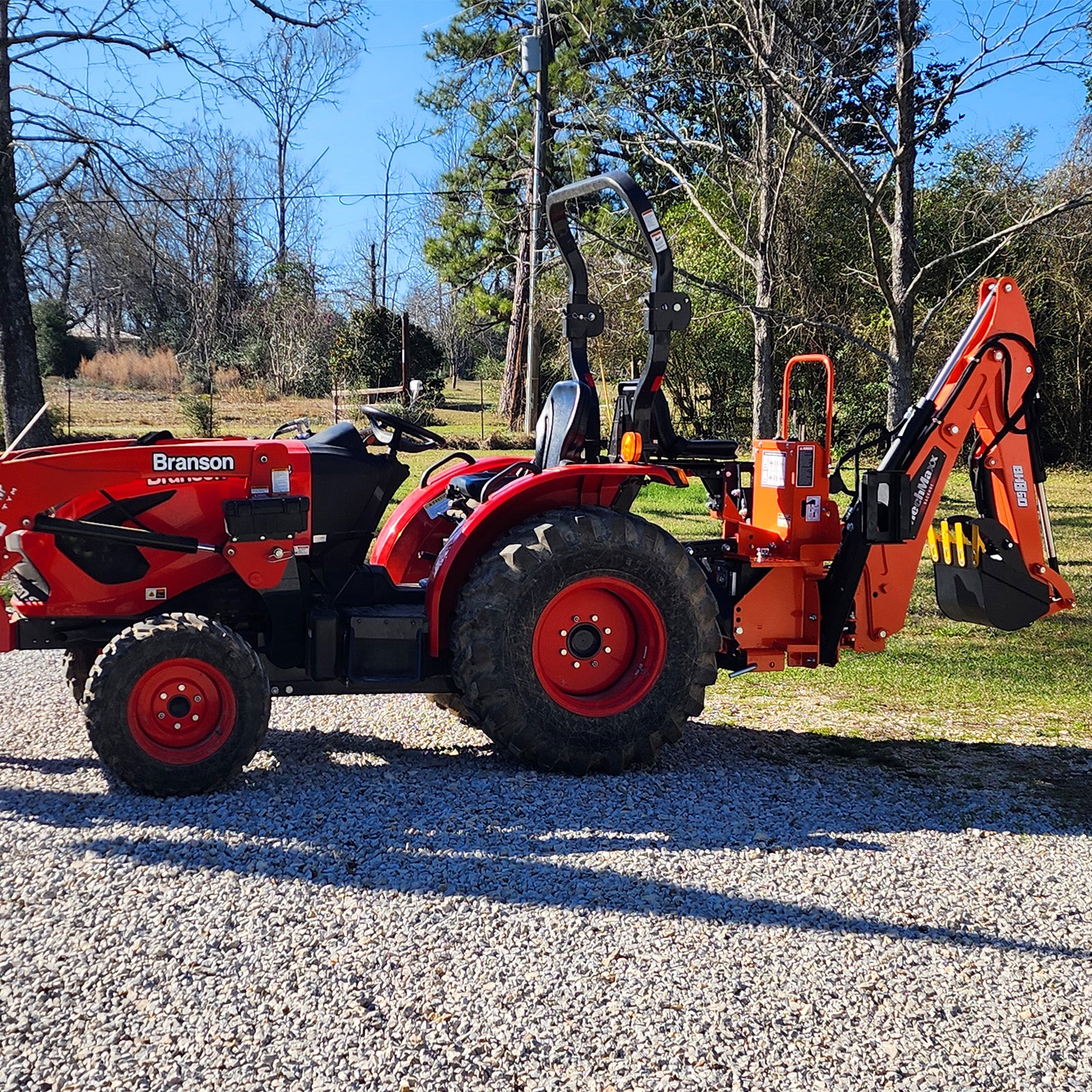 7' Tractor Backhoe Attachment with Mechanical Thumb, 12" Bucket, Self-Contained Pump, for 15-50 HP, Cat. 1 Tractor, BH660