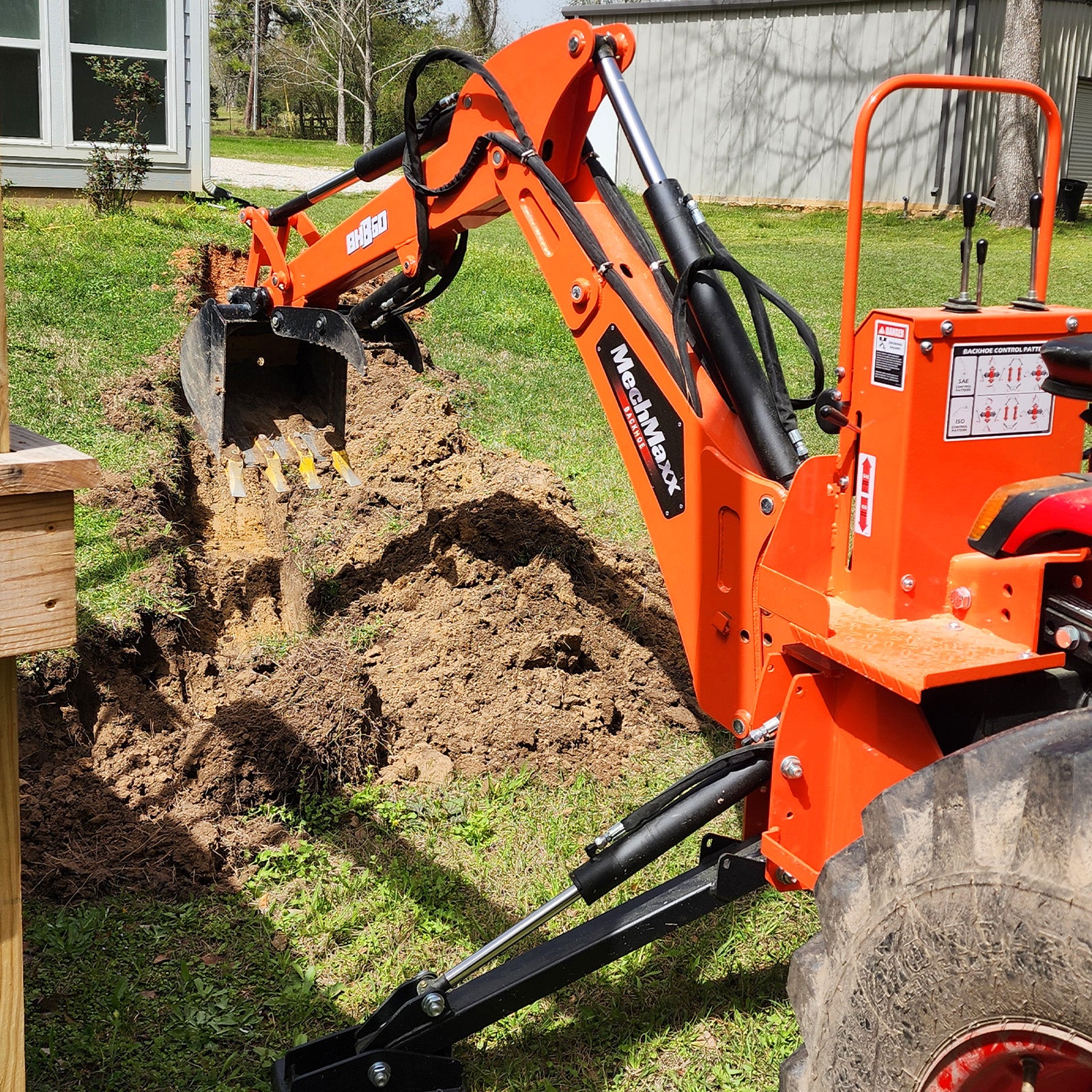 7' Tractor Backhoe Attachment with Mechanical Thumb, 12" Bucket, Self-Contained Pump, for 15-50 HP, Cat. 1 Tractor, BH660