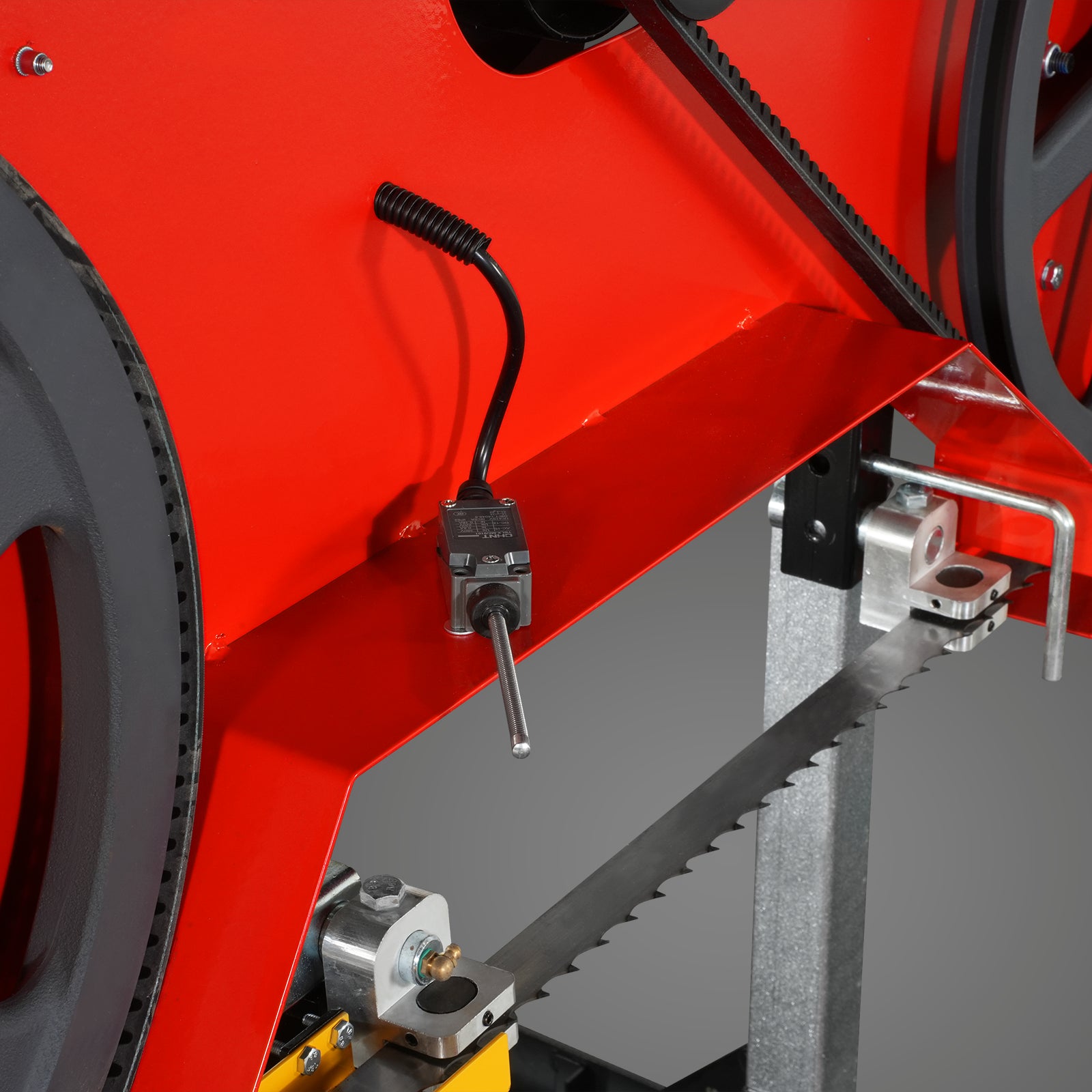26" Portable Sawmill (5x Blades Included), 420cc 15HP E-Start Gasoline Engine, 22" Board Width, 20' Track Length (13' Track Length + 6.6' Track Extension Included) , SM-26