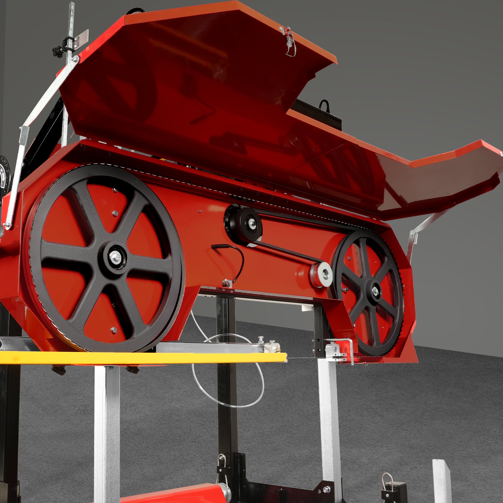 32" Portable Sawmill (5 x Blades Included), 459cc 15HP E-Start Gasoline Engine, 29" Board Width, 20' Track Length (13' Track Length + 6.6' Track Extension Included) , SM-32