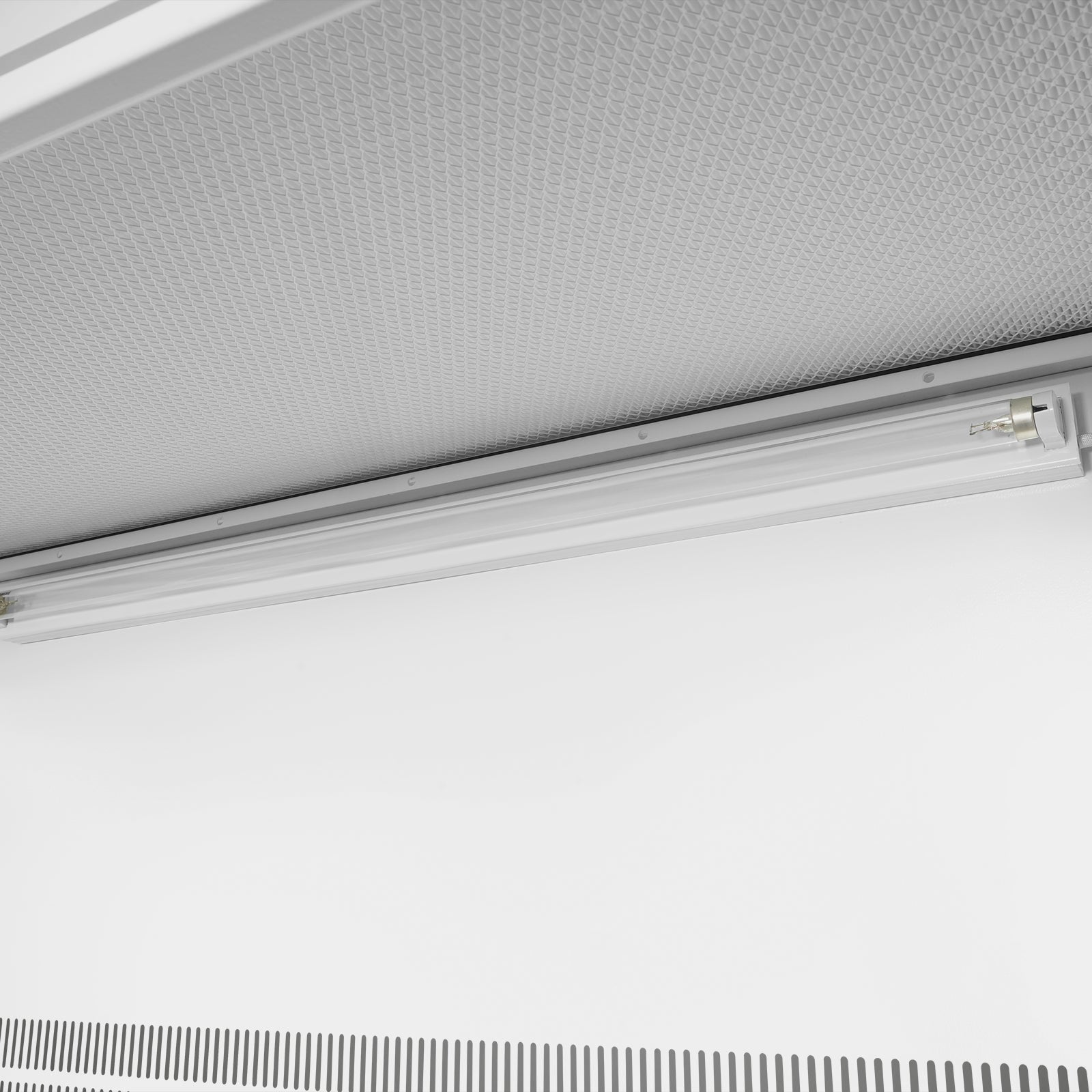 33.9″ Wide CB-V1 Vertical Laminar Flow Clean Bench with HEPA Filtration & UV Sterilization | ISO Class 5