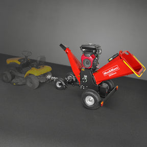 8 inch HONDA E-Start 688cc 22hp Gas Powered 4 - Wheel Drum Wood Chipper with Taillight , B200