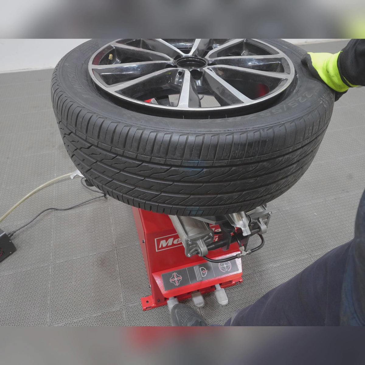1.5 HP Swing Arm Tire Changer Wheel Changer 24" Rim Capacity,  TC964