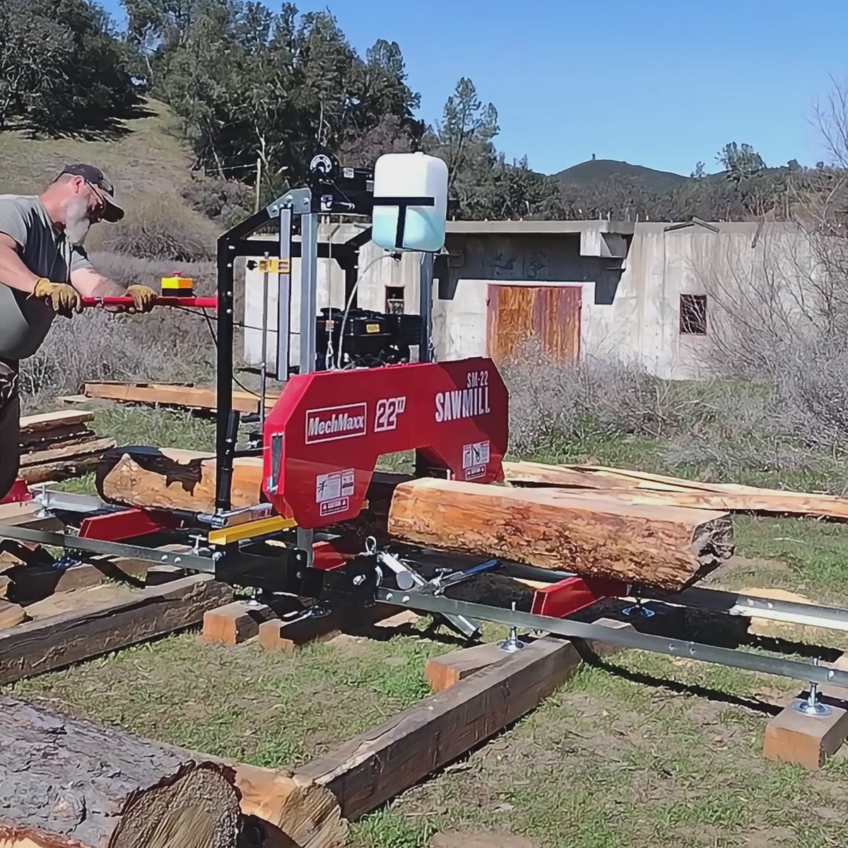 22" Portable Sawmill,  274cc 8.1HP Gasoline Engine,  18" Board Width,  13' Track Length ,  SM-22
