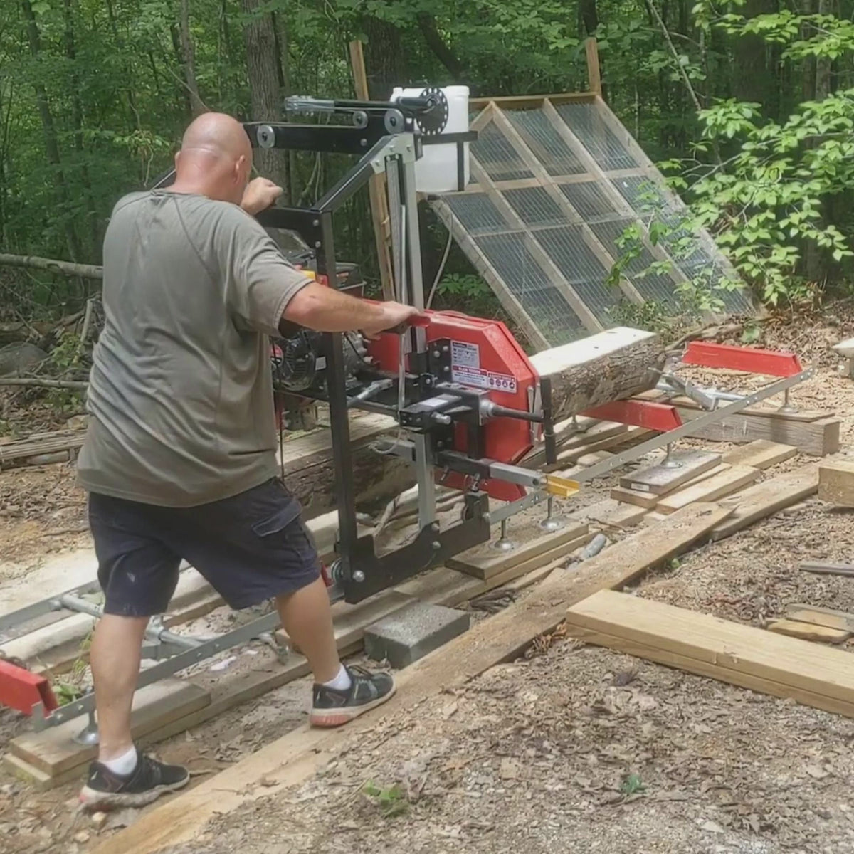 22" Portable Sawmill,  224cc 7HP DUCAR Gasoline Engine,  18" Board Width,  13' Track Length ,  SM-22
